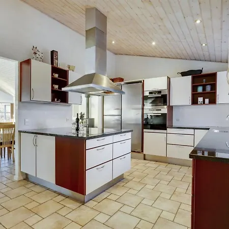 Holiday home Berenika - 500m From The Sea In Nw Jutland By Interhome Lokken